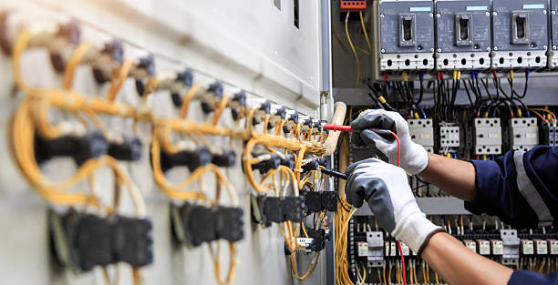 Professional Electrician technician working in Woodlawn, VA